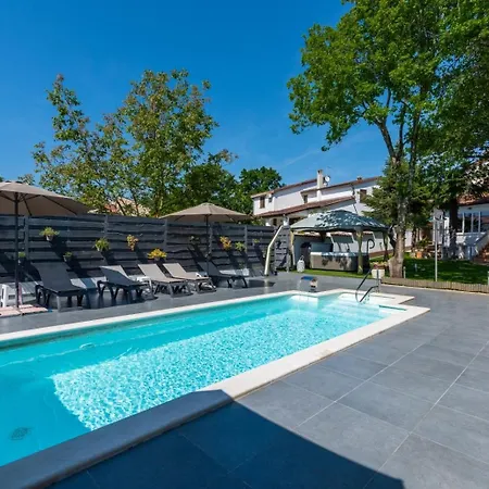 In With Terrace, Air Conditioning, Wifi, Washing Machine Apartment