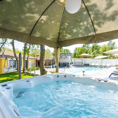 In With Terrace, Air Conditioning, Wifi, Washing Machine Apartment *