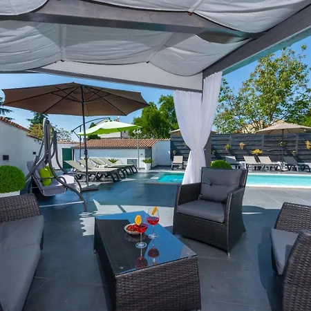 In With Terrace, Air Conditioning, Wifi, Washing Machine Apartment *
