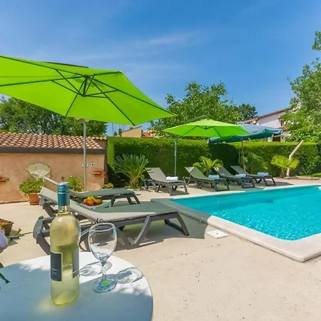 Apartment In With Terrace, Air Conditioning, Wifi, Washing Machine