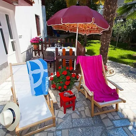 Apartment In With Terrace, Air Conditioning, Wifi, Washing Machine