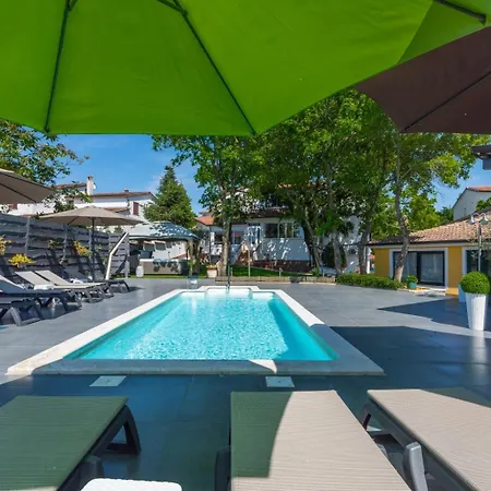 Appartement In With Terrace, Air Conditioning, Wifi, Washing Machine *