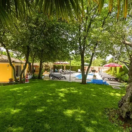 Apartment In With Terrace, Air Conditioning, Wifi, Washing Machine Porec