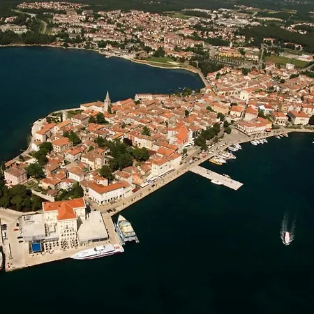 Apartment In With Terrace, Air Conditioning, Wifi, Washing Machine Porec