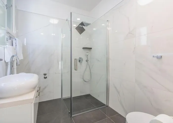 In With Terrace, Air Conditioning, Wifi, Washing Machine *