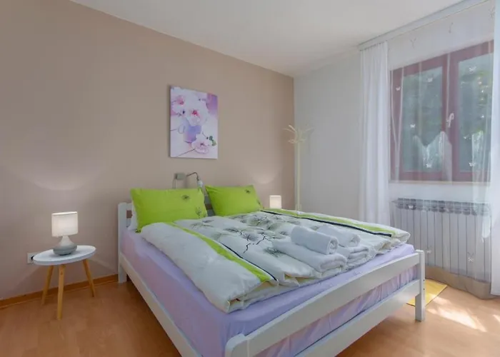 In With Terrace, Air Conditioning, Wifi, Washing Machine