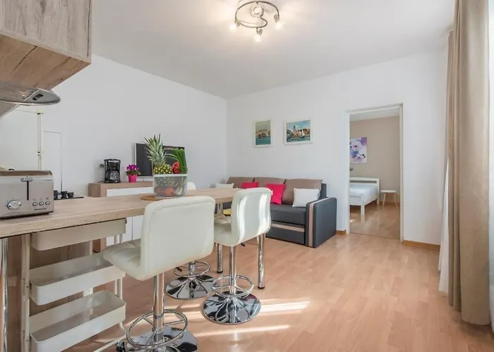 In With Terrace, Air Conditioning, Wifi, Washing Machine Apartamento *