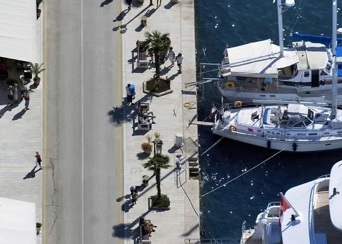 In With Terrace, Air Conditioning, Wifi, Washing Machine *